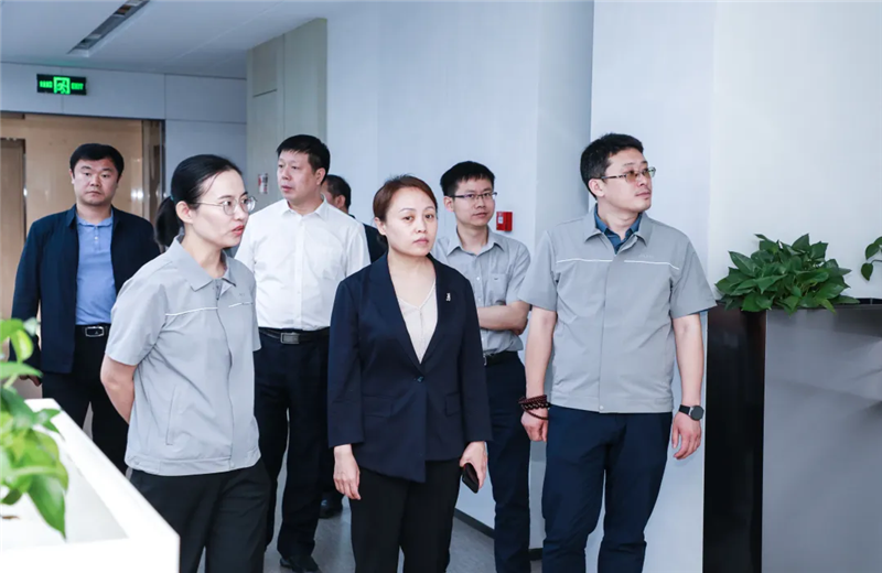 2023年5月15日，河北建材职业技术学院党委书记张明莉一行到AG尊龙北京集团进行校企合作交流。